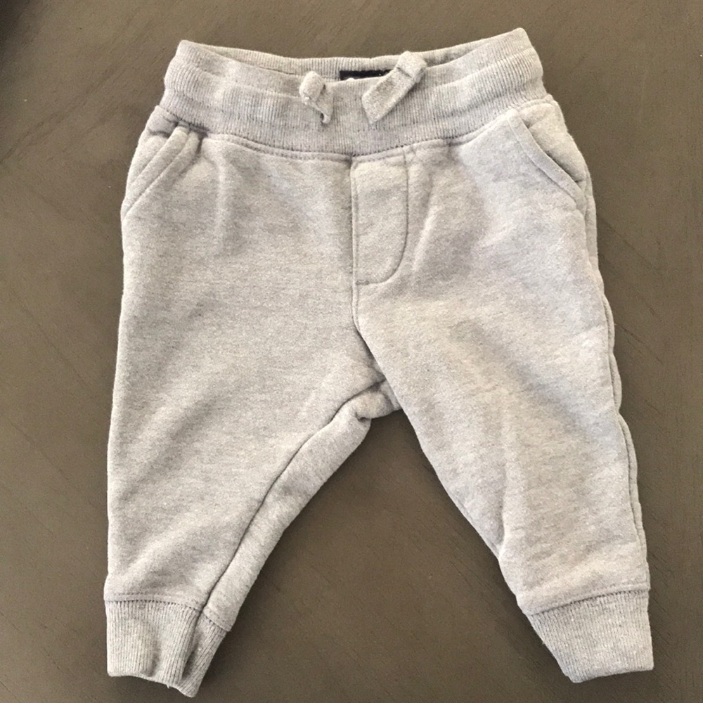 OshKosh B’gosh 2 piece outfit. Perfect condition. - Picture 2 of 7